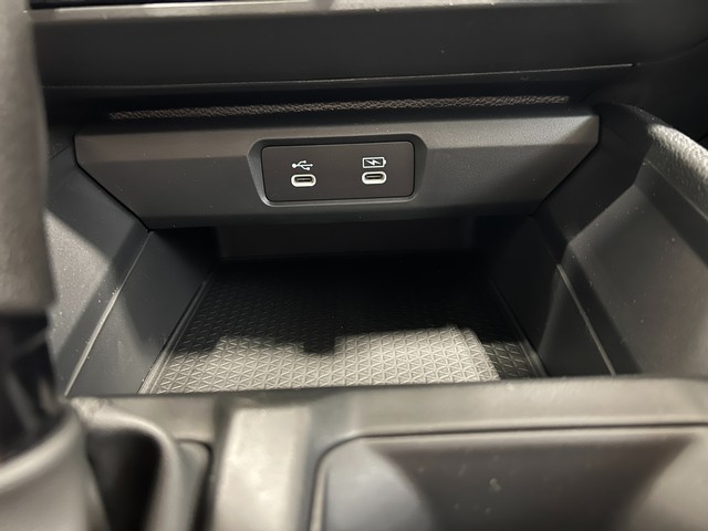 Honda Accord Sedan Vehicle Full-screen Gallery Image 19