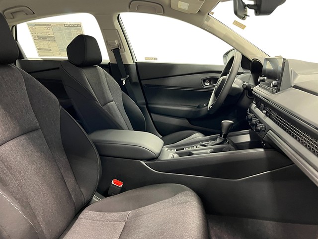 Honda Accord Sedan Vehicle Full-screen Gallery Image 29