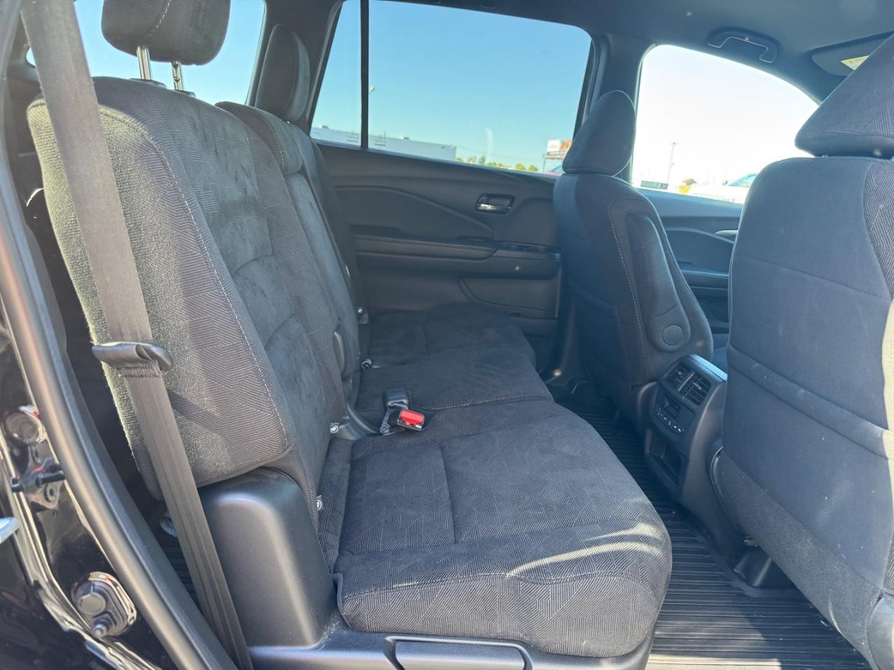 Honda Pilot Vehicle Full-screen Gallery Image 10