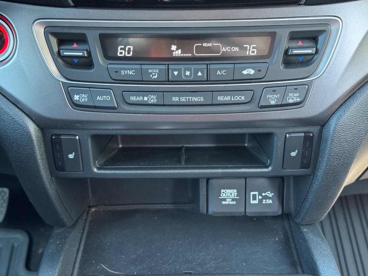 Honda Pilot Vehicle Full-screen Gallery Image 15