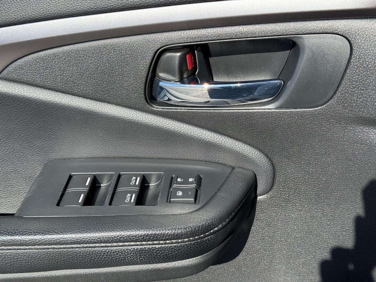 Honda Pilot Vehicle Full-screen Gallery Image 25