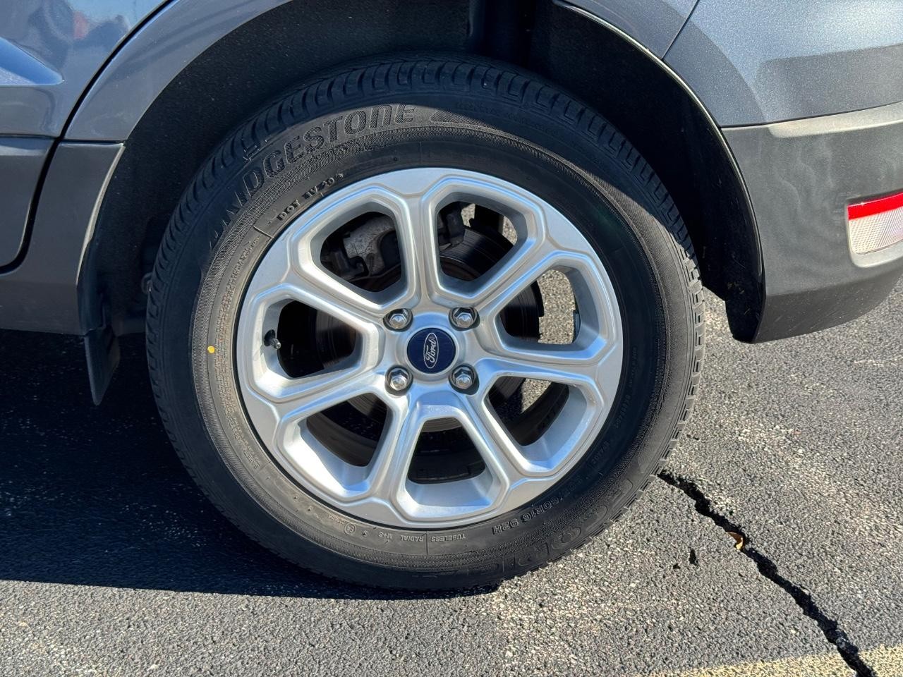 Ford EcoSport Vehicle Full-screen Gallery Image 06