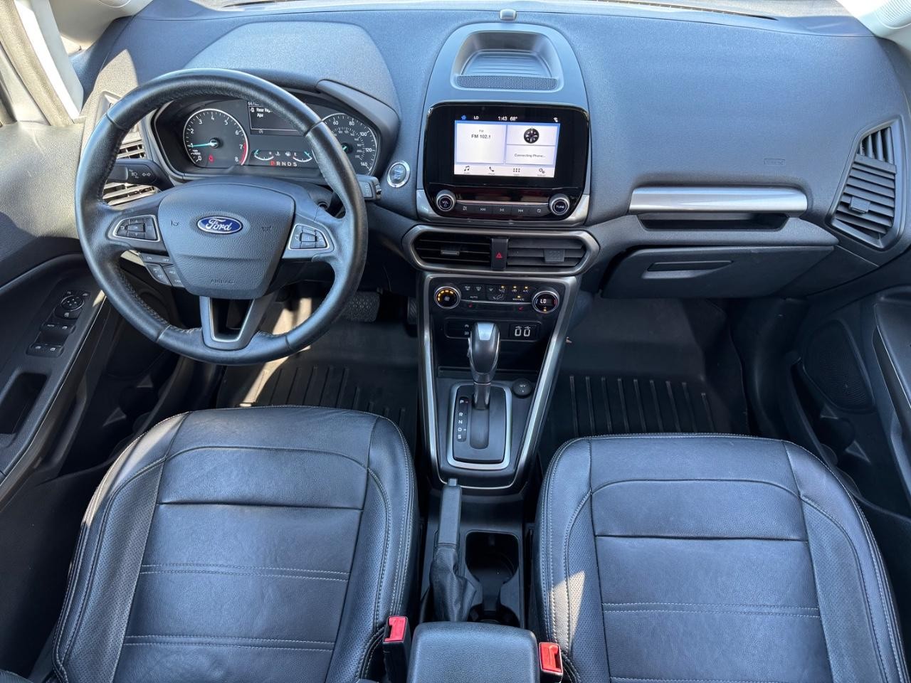 Ford EcoSport Vehicle Full-screen Gallery Image 10