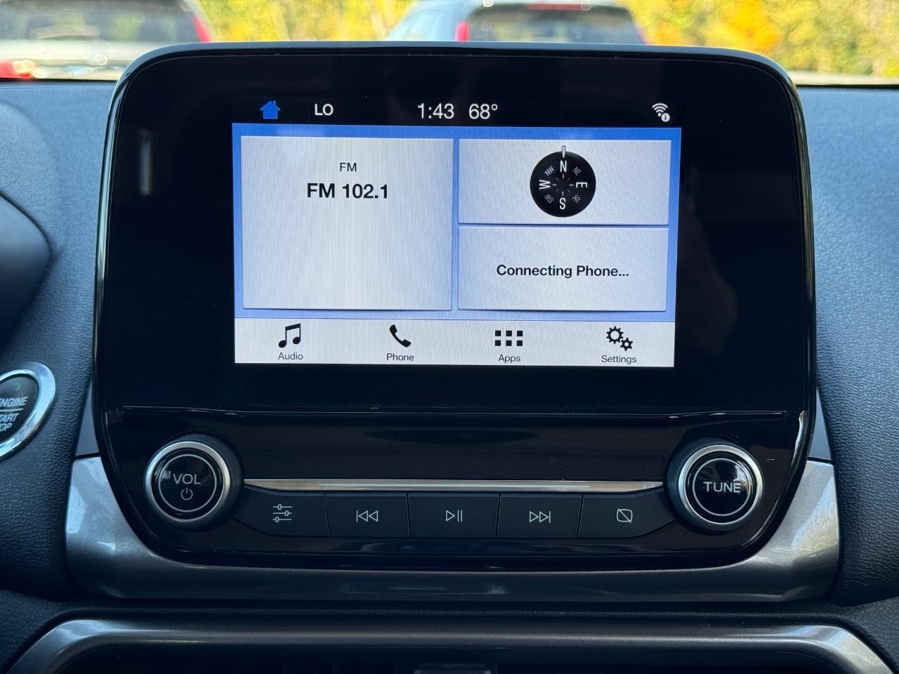 Ford EcoSport Vehicle Full-screen Gallery Image 12