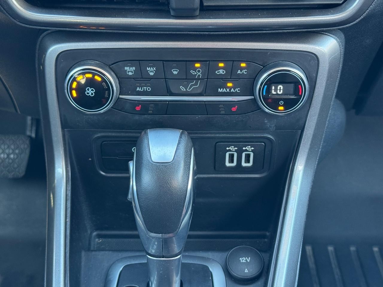 Ford EcoSport Vehicle Full-screen Gallery Image 13