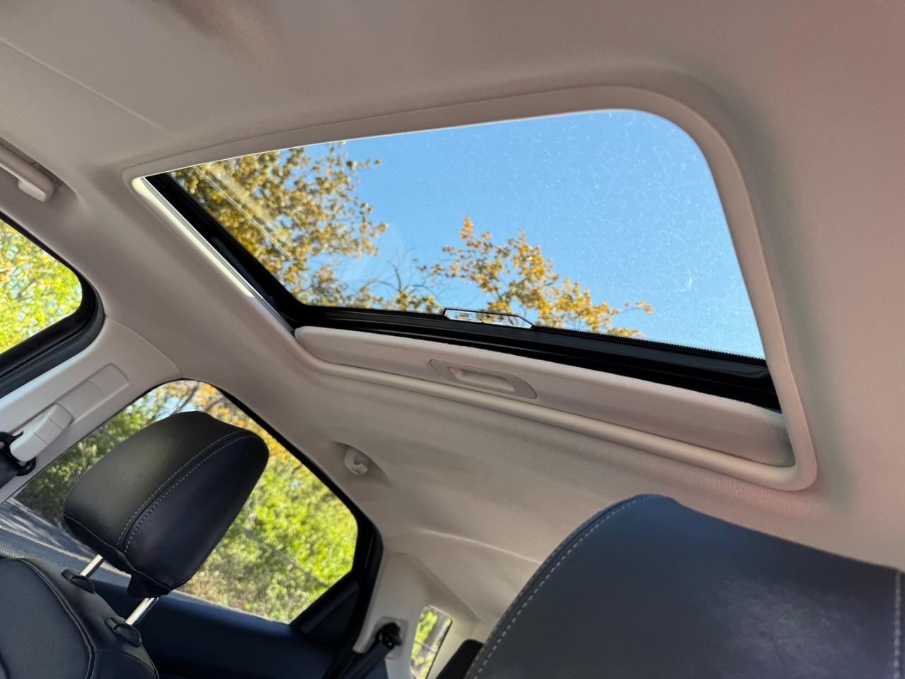 Ford EcoSport Vehicle Full-screen Gallery Image 17