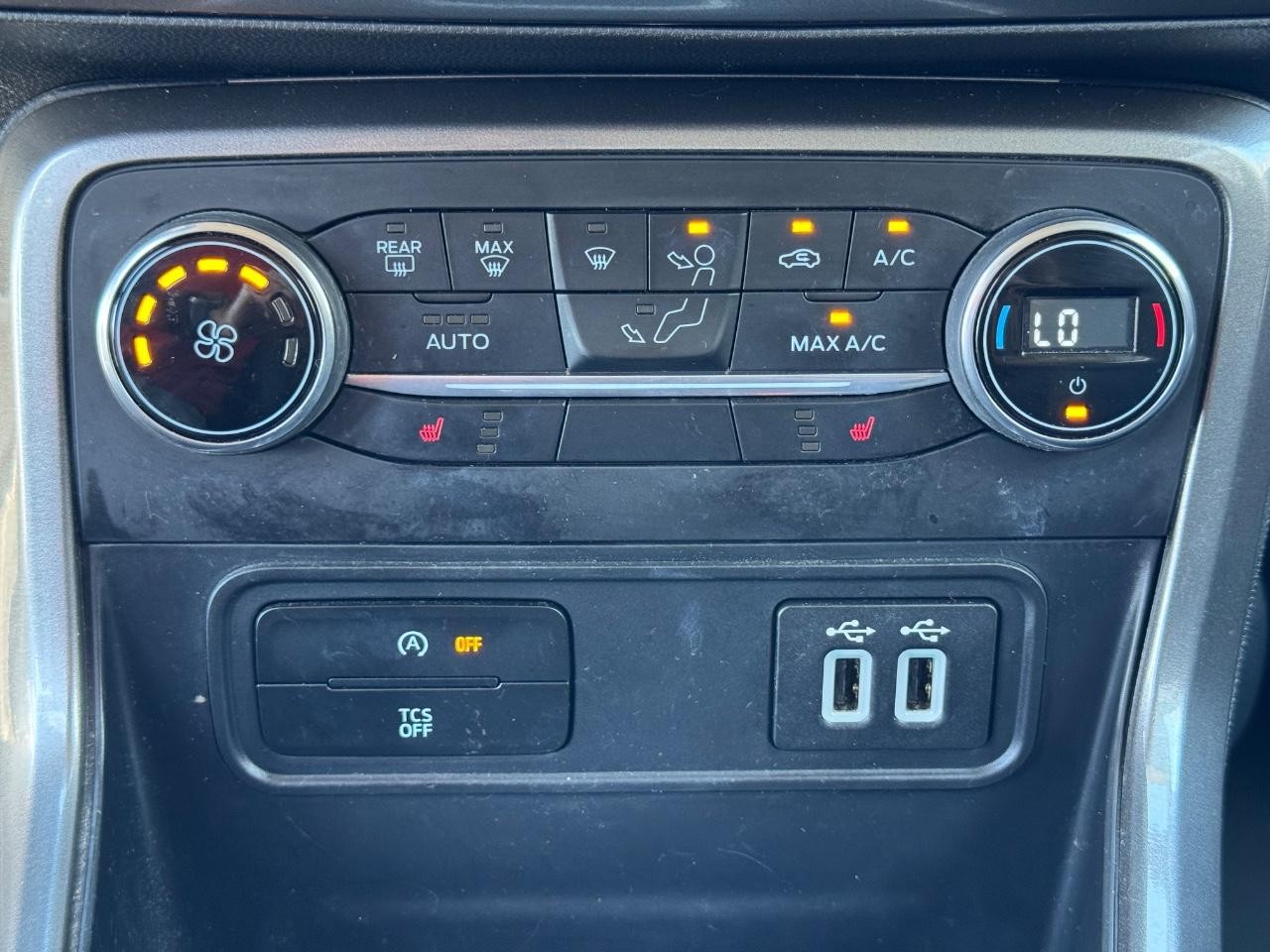 Ford EcoSport Vehicle Full-screen Gallery Image 23