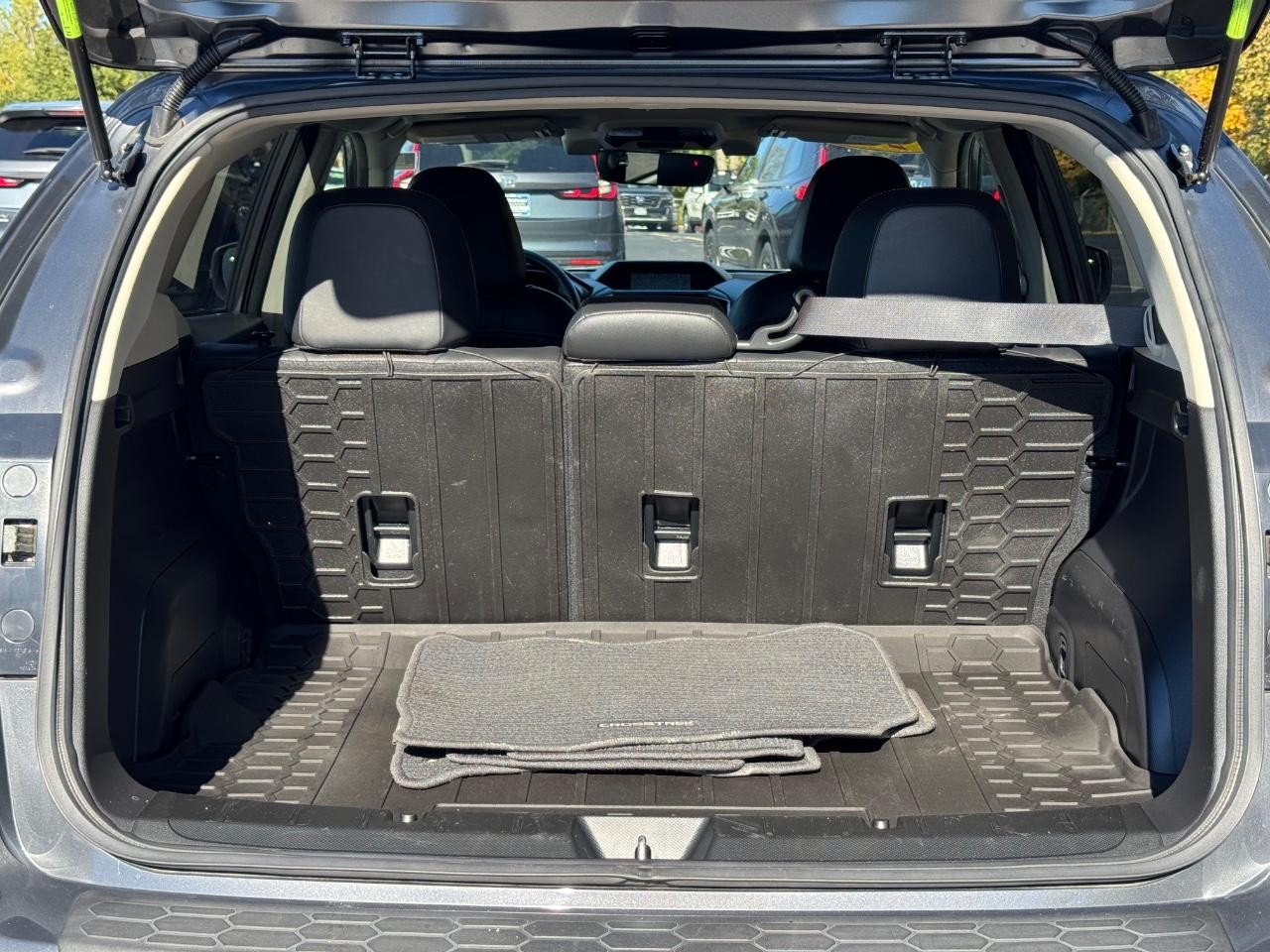 Subaru Crosstrek Vehicle Full-screen Gallery Image 04