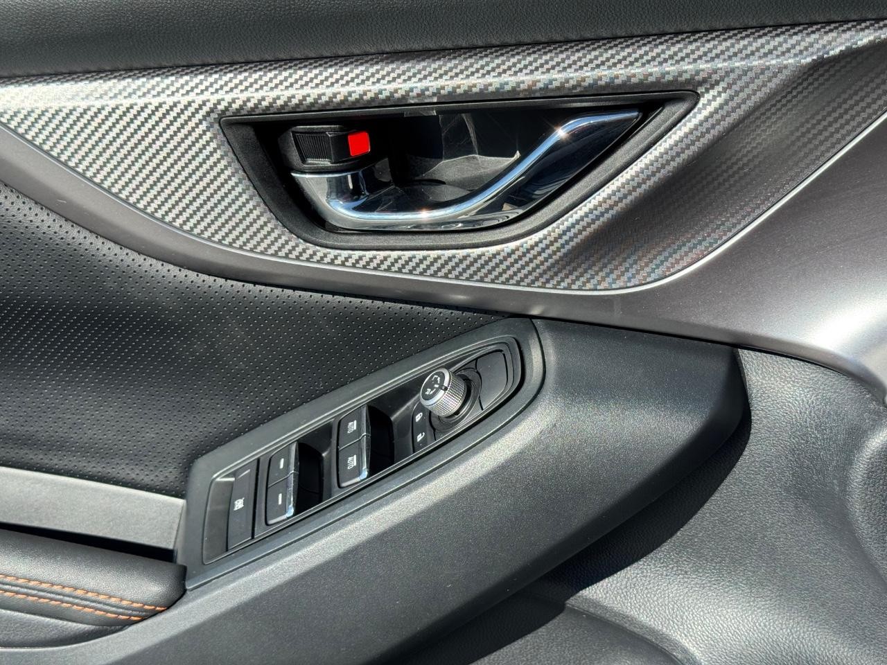 Subaru Crosstrek Vehicle Full-screen Gallery Image 25