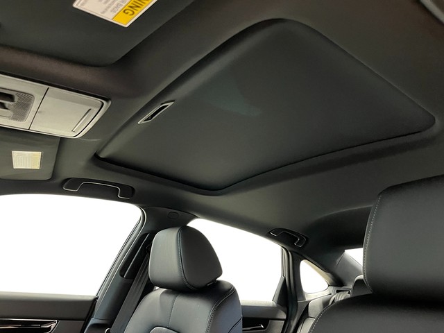 Honda Civic Sedan Hybrid Vehicle Full-screen Gallery Image 24