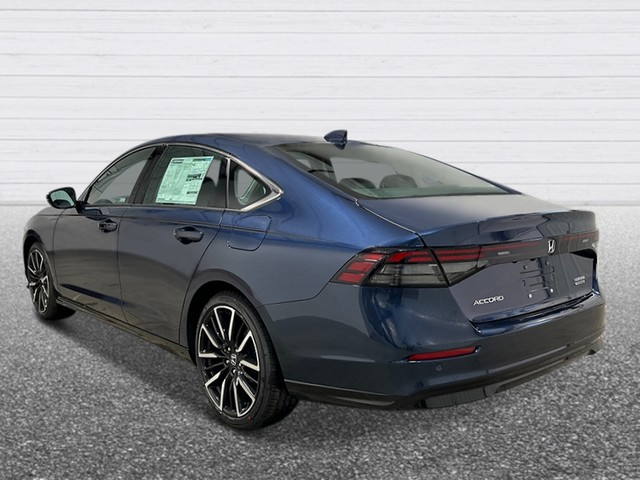 Honda Accord Hybrid Vehicle Full-screen Gallery Image 03