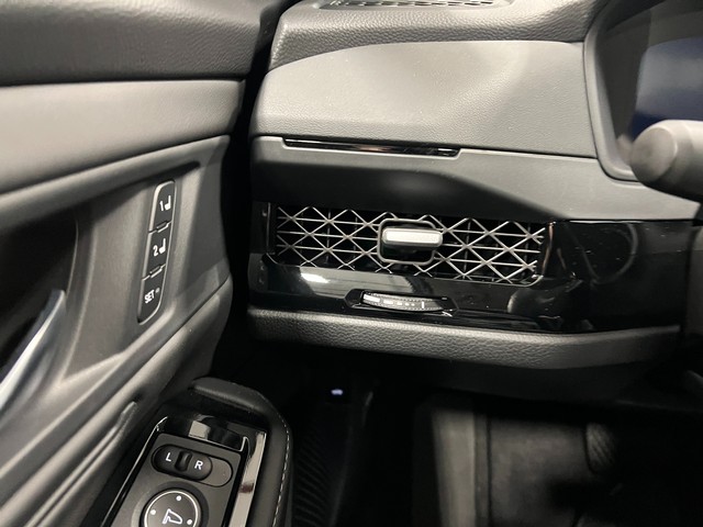 Honda Accord Hybrid Vehicle Full-screen Gallery Image 18