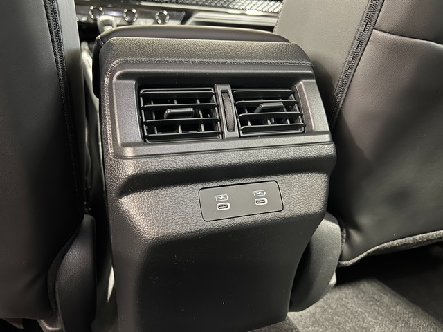 Honda Accord Hybrid Vehicle Full-screen Gallery Image 30