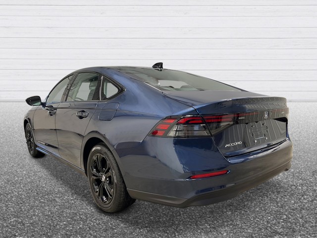 Honda Accord Sedan Vehicle Full-screen Gallery Image 03