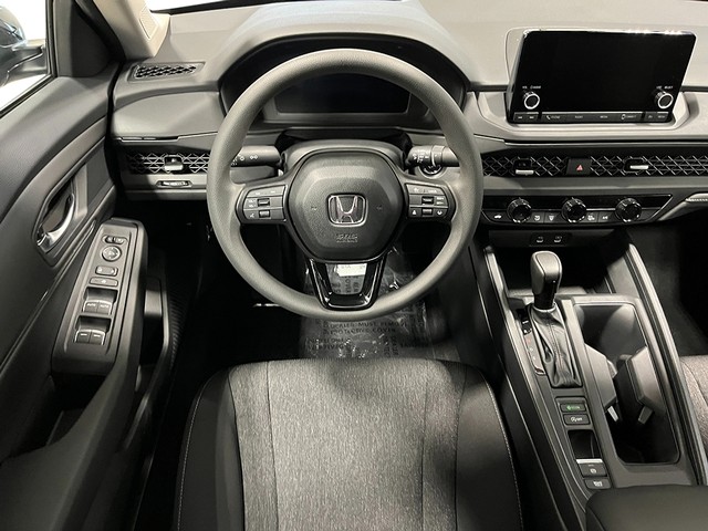 Honda Accord Sedan Vehicle Full-screen Gallery Image 16