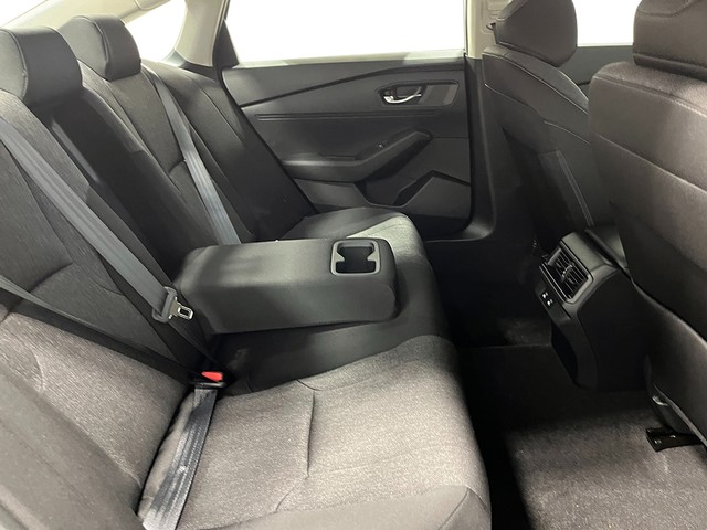 Honda Accord Sedan Vehicle Full-screen Gallery Image 25