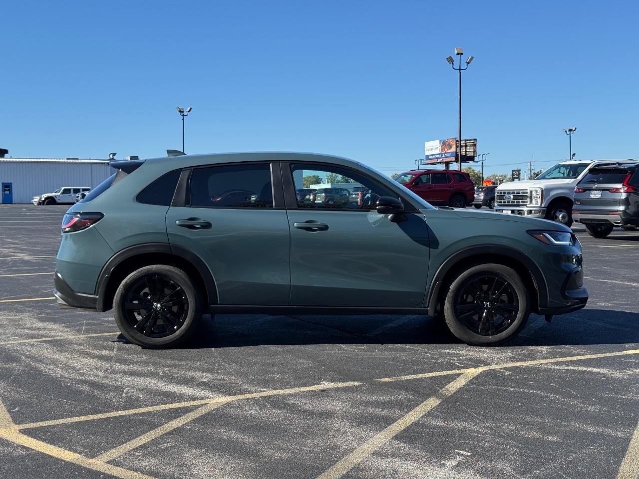 Honda HR-V Vehicle Full-screen Gallery Image 02