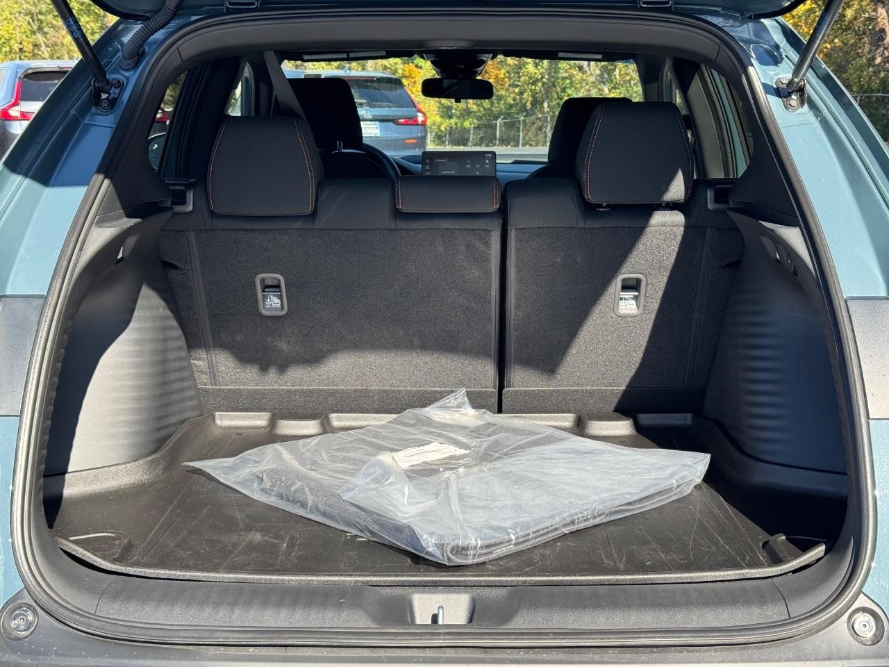 Honda HR-V Vehicle Full-screen Gallery Image 04