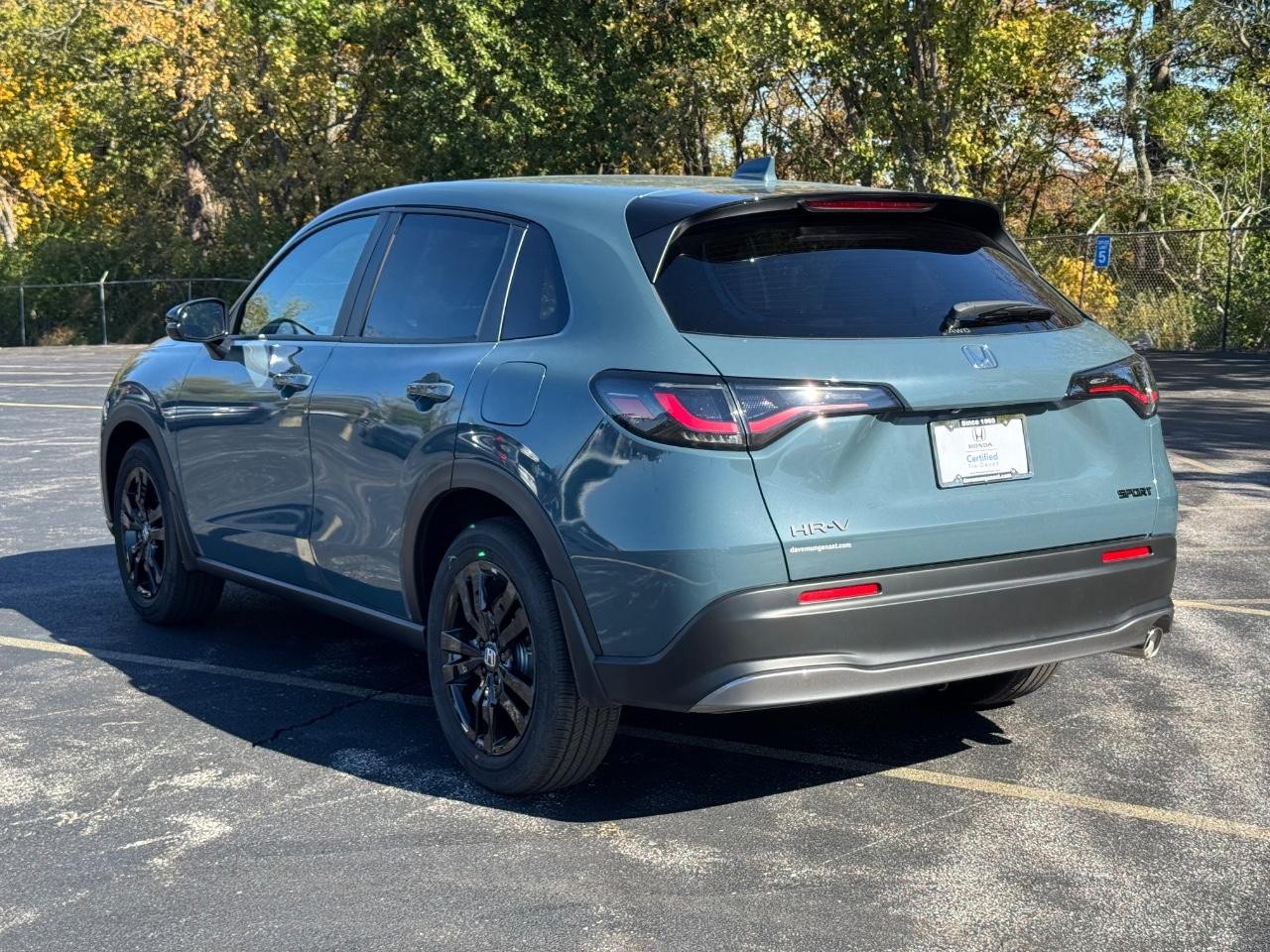 Honda HR-V Vehicle Full-screen Gallery Image 06