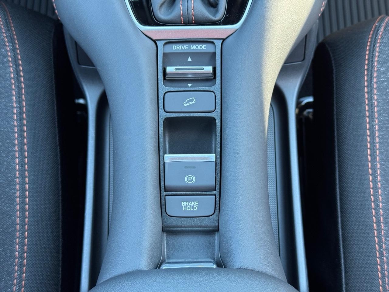 Honda HR-V Vehicle Full-screen Gallery Image 16