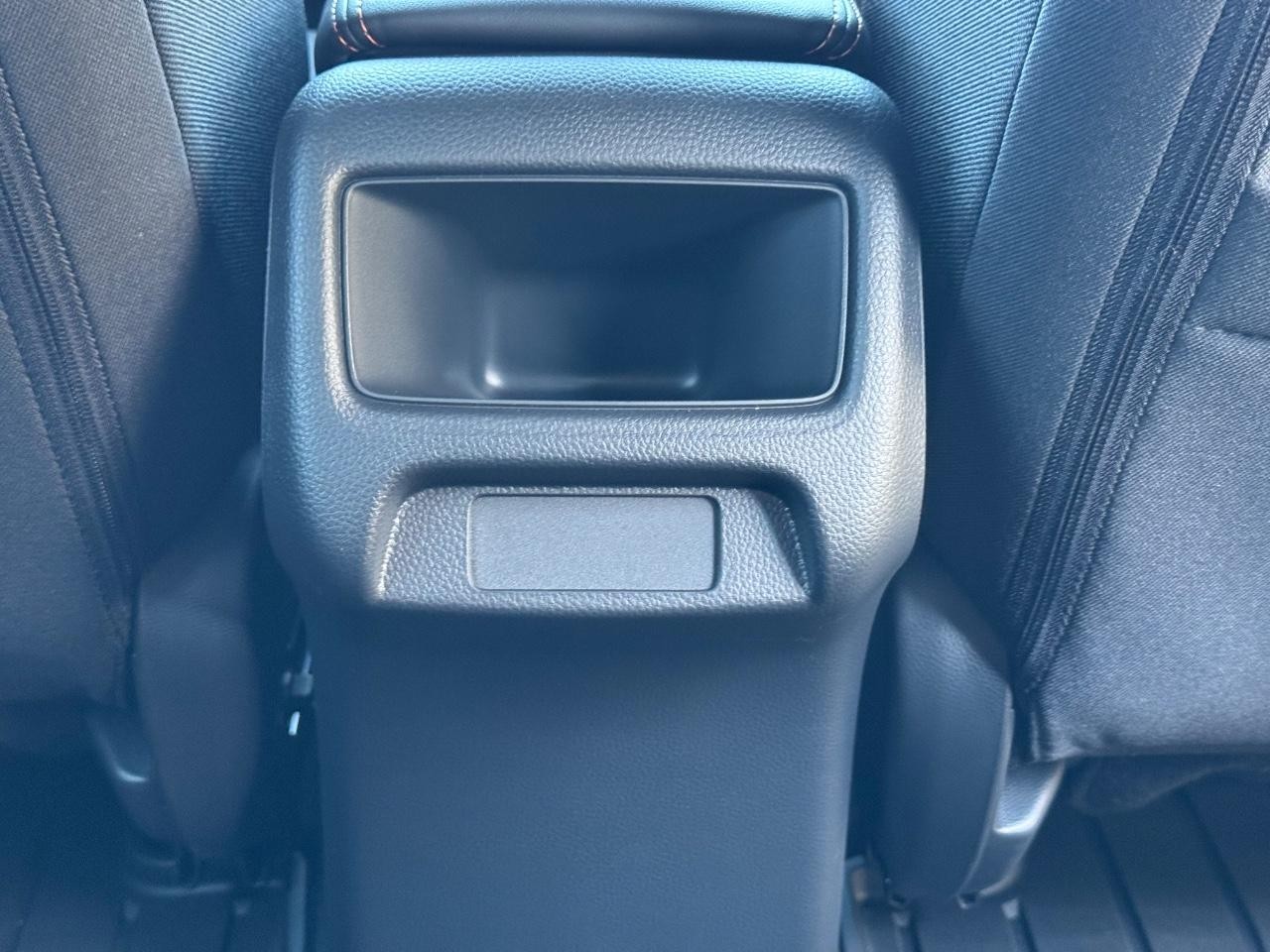 Honda HR-V Vehicle Full-screen Gallery Image 17