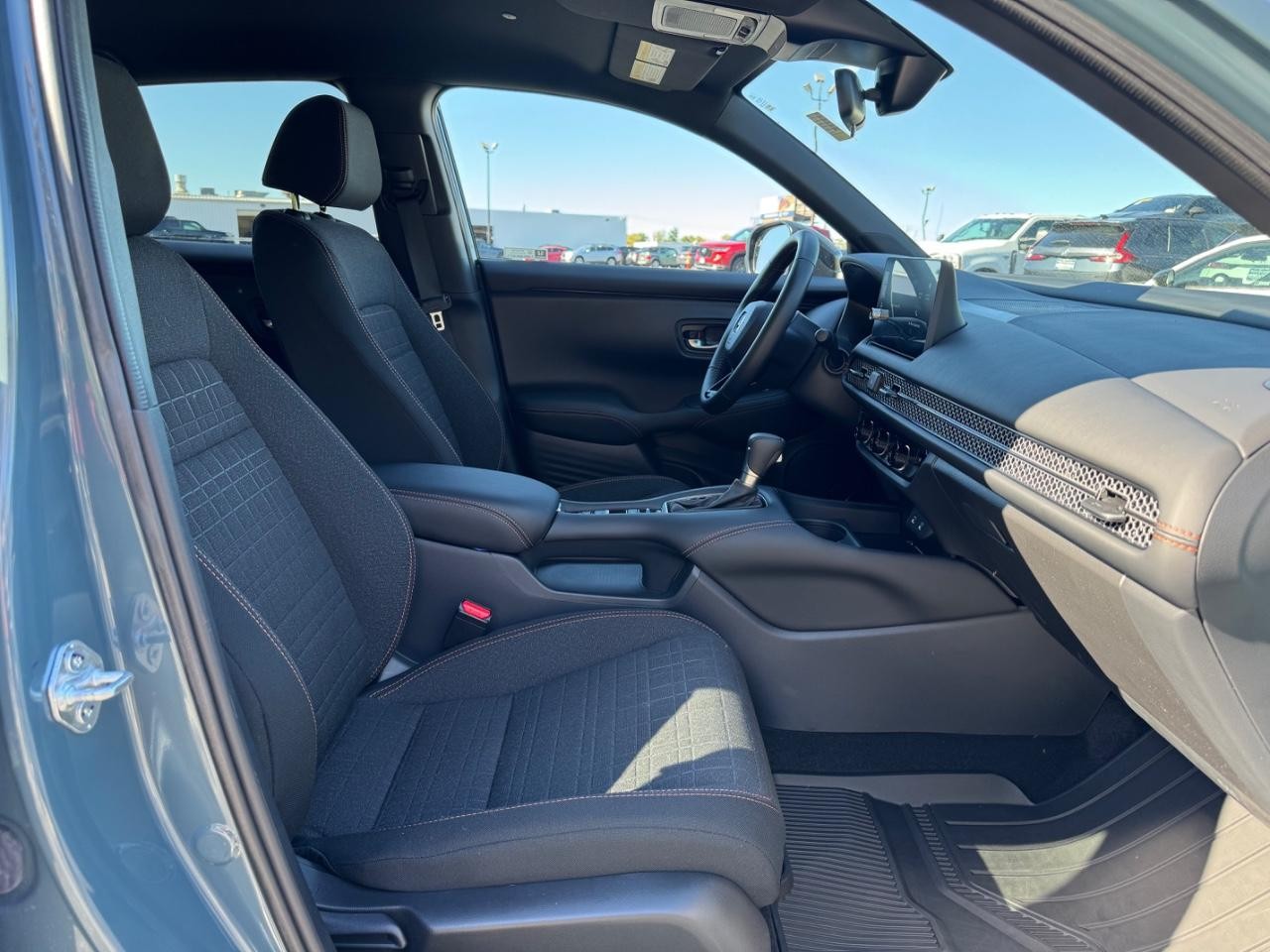 Honda HR-V Vehicle Full-screen Gallery Image 18