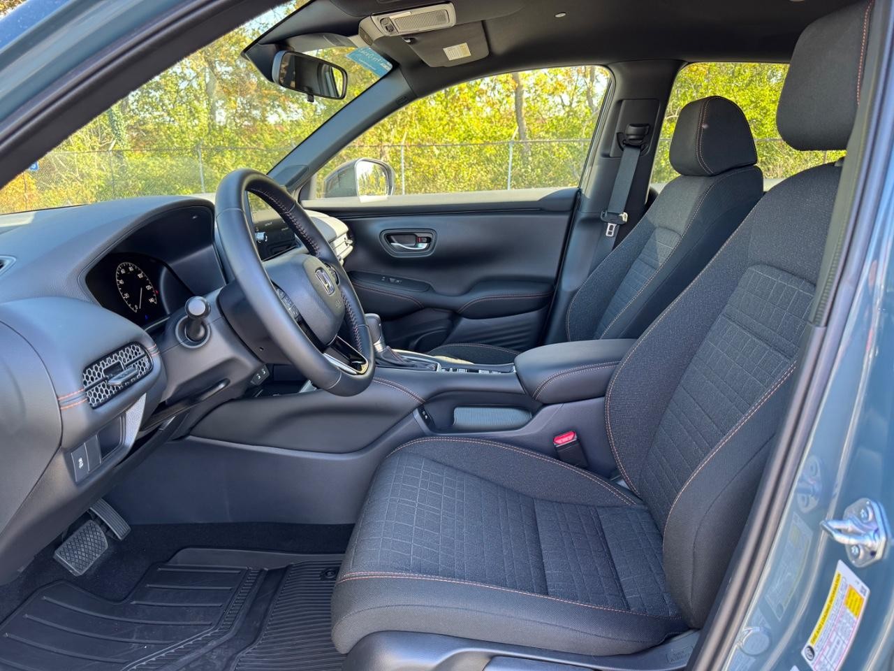 Honda HR-V Vehicle Full-screen Gallery Image 19