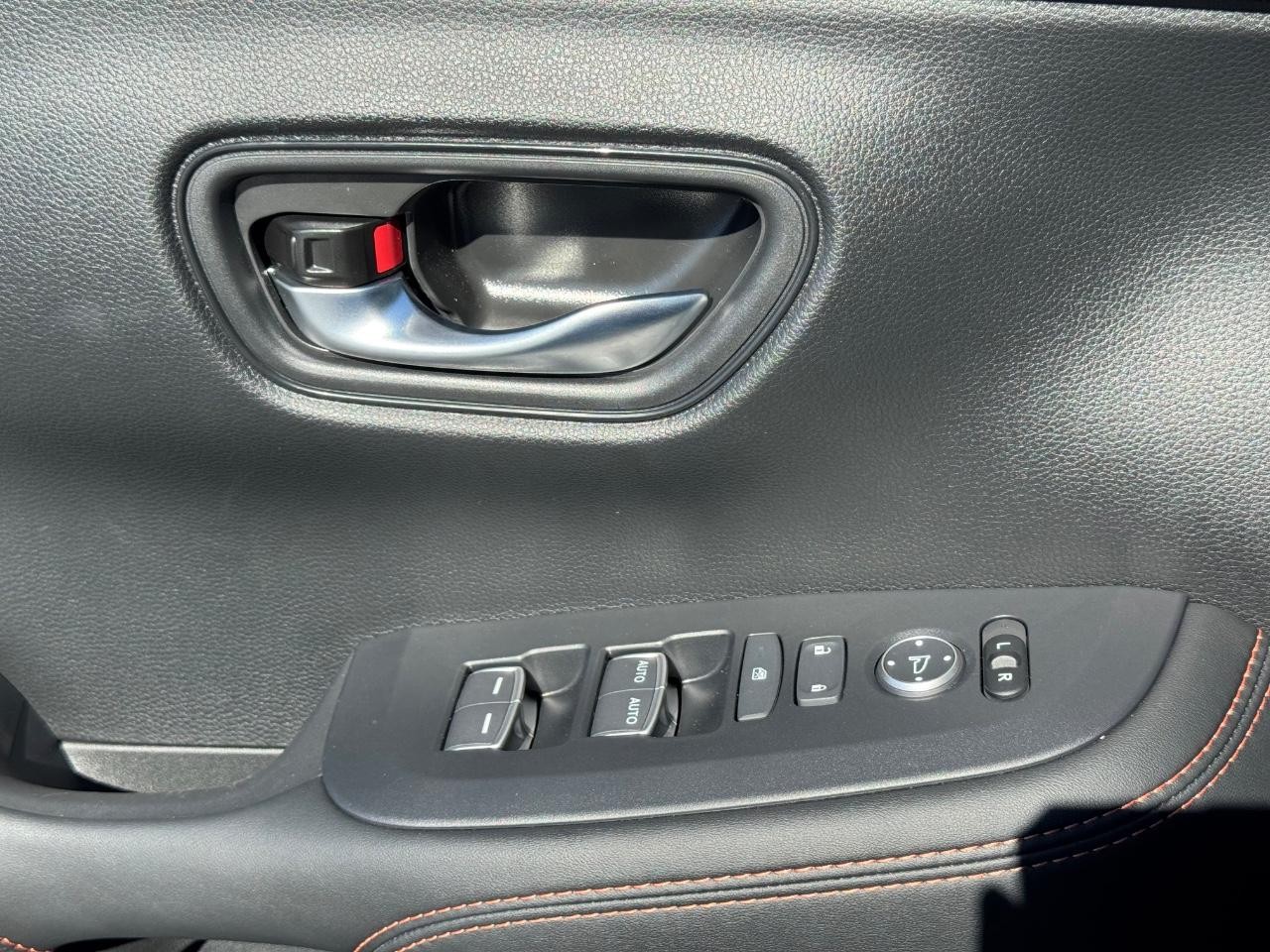 Honda HR-V Vehicle Full-screen Gallery Image 25