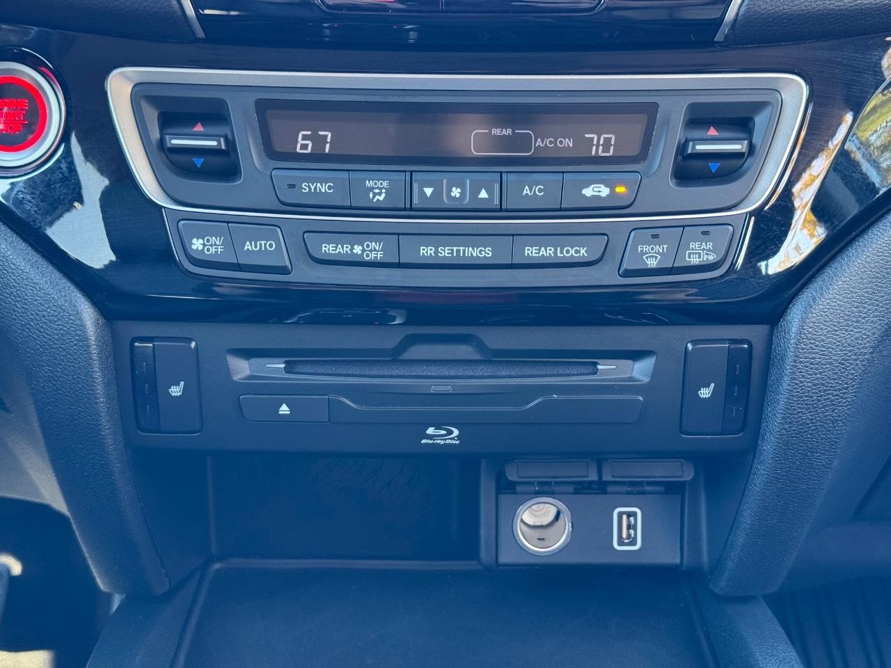 Honda Pilot Vehicle Full-screen Gallery Image 15