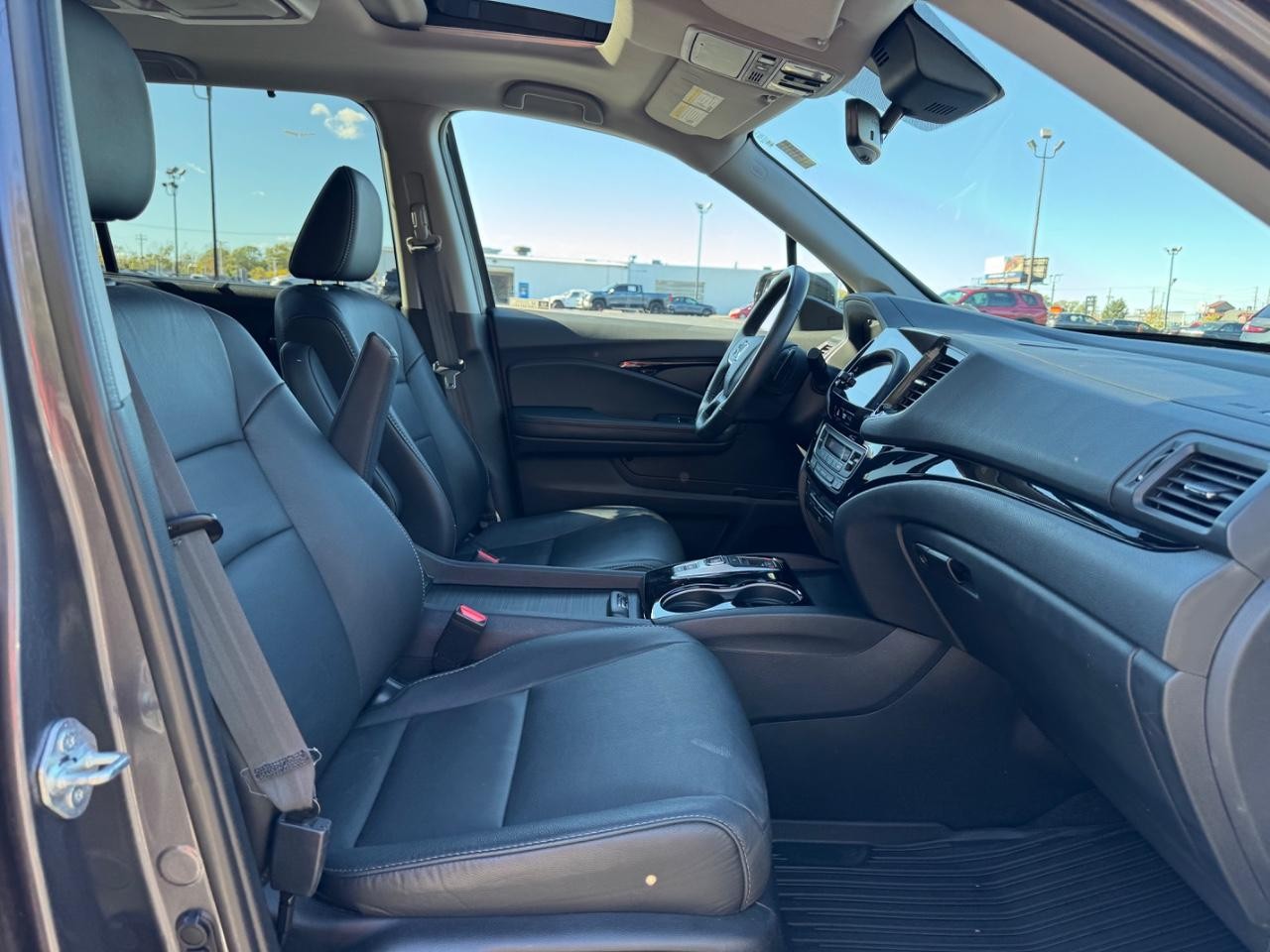 Honda Pilot Vehicle Full-screen Gallery Image 19