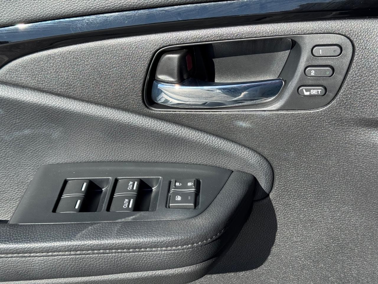 Honda Pilot Vehicle Full-screen Gallery Image 28