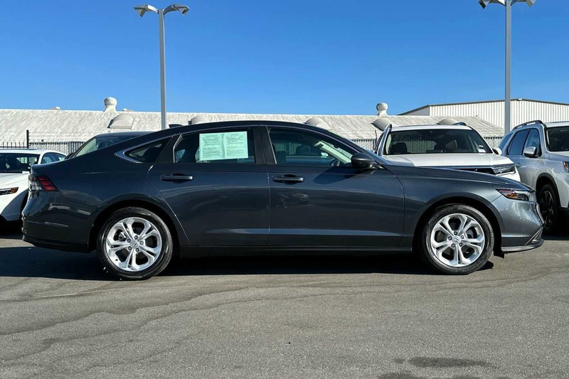 Honda Accord Sedan Vehicle Full-screen Gallery Image 02