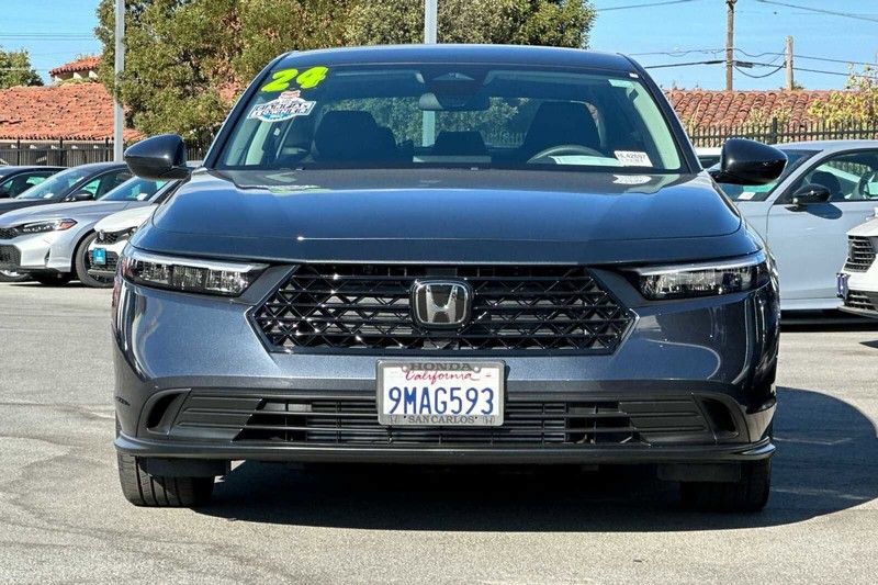 Honda Accord Sedan Vehicle Full-screen Gallery Image 08