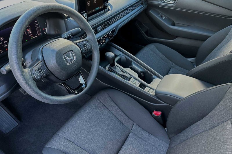 Honda Accord Sedan Vehicle Full-screen Gallery Image 09