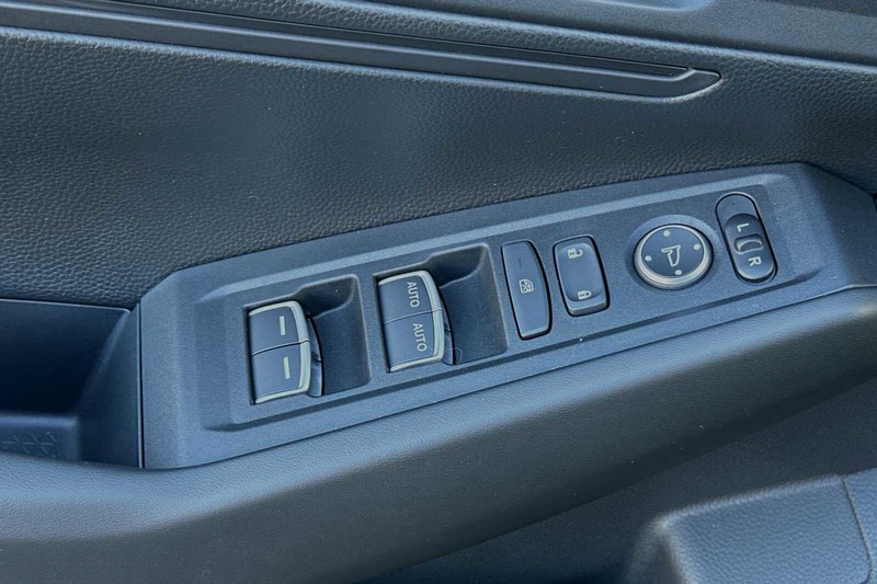 Honda Accord Sedan Vehicle Full-screen Gallery Image 11
