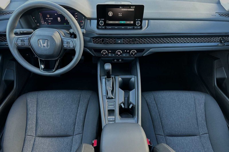 Honda Accord Sedan Vehicle Full-screen Gallery Image 13
