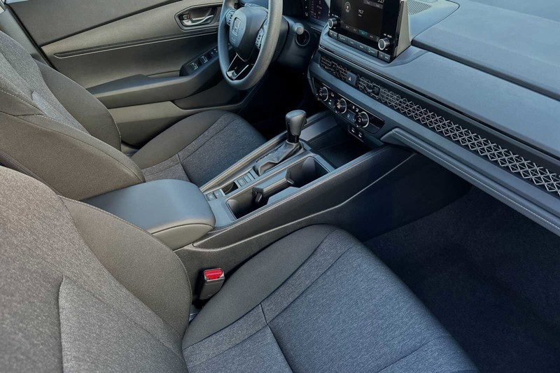 Honda Accord Sedan Vehicle Full-screen Gallery Image 15