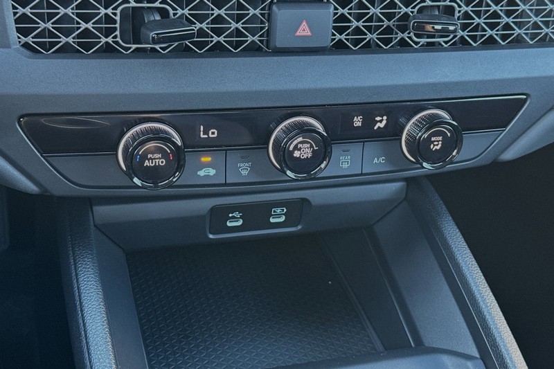 Honda Accord Sedan Vehicle Full-screen Gallery Image 19
