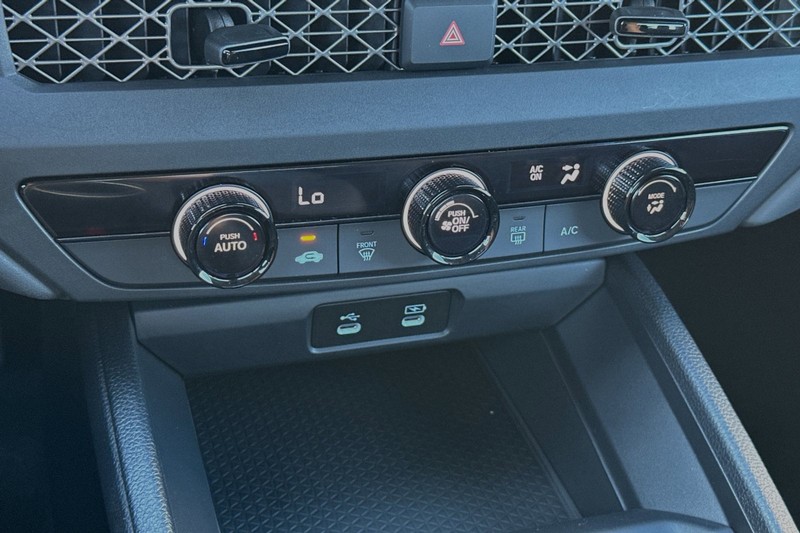 Honda Accord Sedan Vehicle Full-screen Gallery Image 21