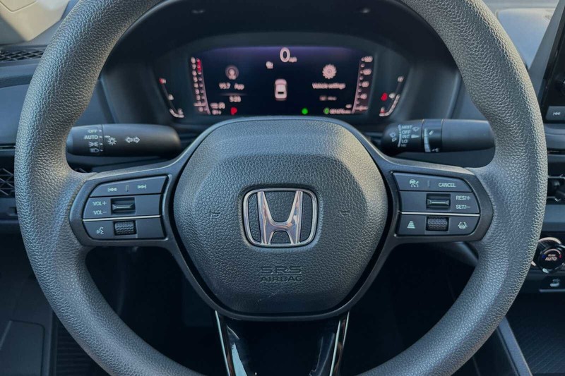Honda Accord Sedan Vehicle Full-screen Gallery Image 24