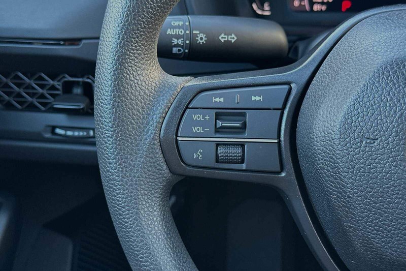 Honda Accord Sedan Vehicle Full-screen Gallery Image 25
