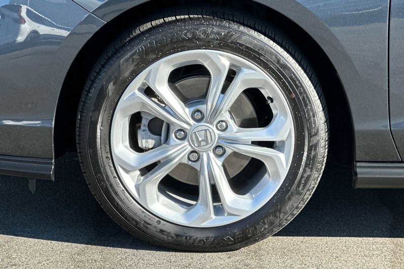 Honda Accord Sedan Vehicle Full-screen Gallery Image 29