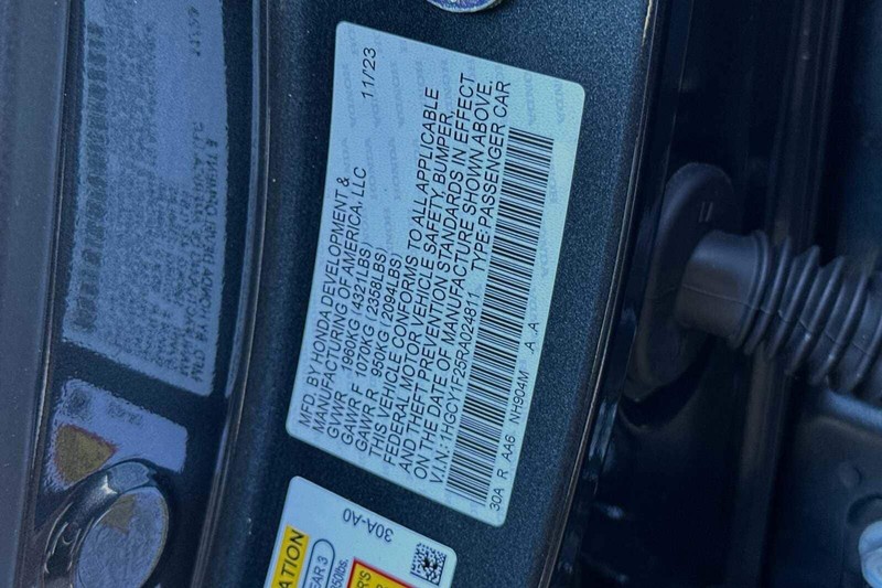 Honda Accord Sedan Vehicle Full-screen Gallery Image 31