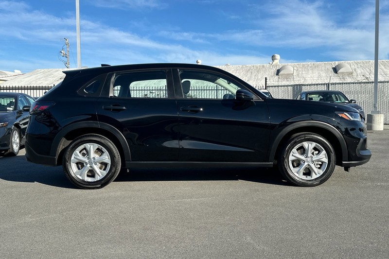 Honda HR-V Vehicle Full-screen Gallery Image 02