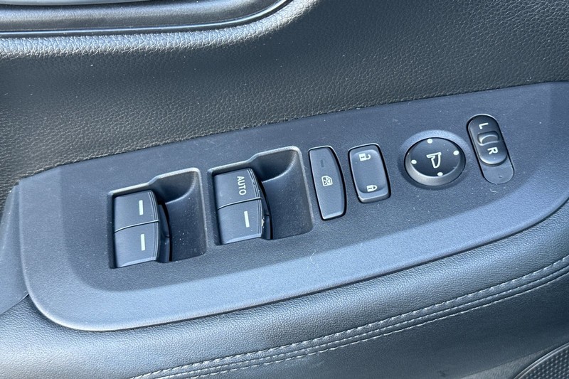 Honda HR-V Vehicle Full-screen Gallery Image 11