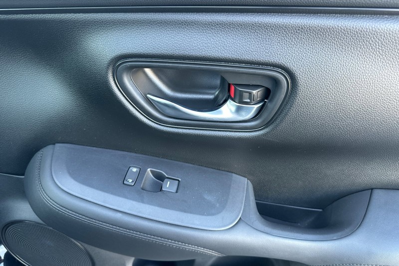 Honda HR-V Vehicle Full-screen Gallery Image 19
