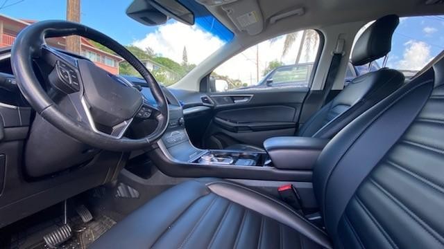 Ford Edge Vehicle Full-screen Gallery Image 2