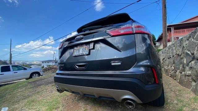Ford Edge Vehicle Full-screen Gallery Image 3