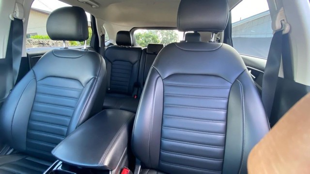 Ford Edge Vehicle Full-screen Gallery Image 5