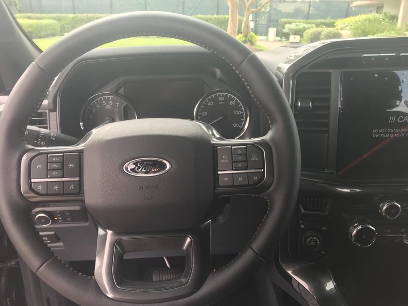 Ford F-150 Vehicle Full-screen Gallery Image 11